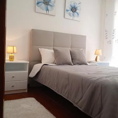 Inviting 2-bed In * Nazare